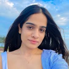 Shruti Kumar 👩🏻‍💻 (@shrutikumar__)