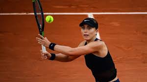La española paula badosa logró una histórica clasificación para octavos de final de roland garros en su primera participación en el torneo, tras derrotar a la letona jalena ostapenko, ganadora en 2017. Kostyuk Badosa Form Strong Support System Through Roland Garros Runs