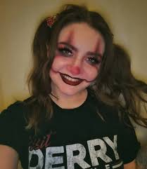 Happy Friday, folks! 🧡 What are some of your favourite films/series to  watch leading up to Halloween? 🎃 I've been binge-watching a bunch of  spooky British series over the last few days,