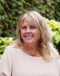 Erika Clausen's Instagram, Twitter & Facebook