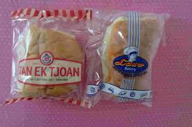 Salah satu jenis seafood yang populer ini memang banyak jenis olahannya. Roti Jadul Tan Ek Tjoan Vs Lauw Travel Diary Of Lenny Lim