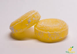 Le caramelle fatte in casa offrono molti vantaggi: Caramelle Balsamiche Al Limone Un Rimedio Semplice Contro Il Mal Di Gola Vivilimone