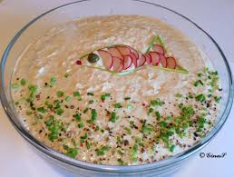 Vă prezentăm o rețetă de gustare cu pește conservat, simplă și delicioasă, ce poate fi servită pe roșii, biscuiți sărați sau pâine. Salata De Ton Cu Crema De Branza Sa Gatim Cu Gina