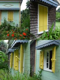Des Couleurs Vives Des Lambrequins Frises Et Autour De La Maison Le Plus Souvent Une Varan Maisons De Campagne Minuscules Maison Coloniale Maison Guadeloupe