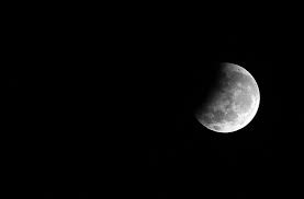 Jamaah shalat gerhana bulan rahimakumullah. Shalat Gerhana Bulan Tata Cara Niat Doa Dan Khutbah