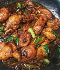 Masukkan irisan daun bawang dan tomat. Resep Ayam Kecap Bawang Bombay