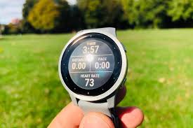 The vivoactive 4 comes in two primary colors, slate/black and gray/silver, while the vivoactive 4s comes in white/rose gold, pink/gold, slate/black, and gray/silver. Garmin Vivoactive 4 Vs Venu Vs Vivoactive 3 Music Alle Unterschiede Im Vergleich Fitnessmodern De