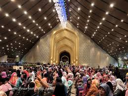 The deepavali open house is one of 5 open house events that are held at the istana annually. Istana Nurul Iman Open House 2018 Four Footsteps