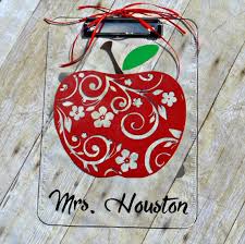 Beautiful decorative clip decorated with burlap, pearls and sequins. 50 Clipboards Ideas Teacher Gifts Teacher Clipboard Teacher Appreciation Gifts