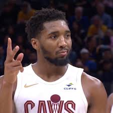 Donovan Mitchell gives Draymond Green the peace sign after Green gets  ejected