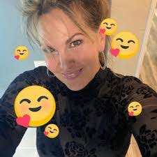 Laurie Briggs's Instagram, Twitter & Facebook