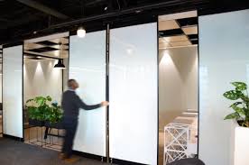 Movable partition rolling wall monocarrello with storage of the panels in axis with the partition itself. London Wall Movable Walls Sliding Folding Partitions