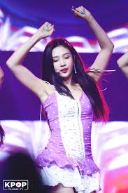 When we look at stages or photos of red velvet, they seem quite tall or at least of an average height of 163 cm, 5.3 ft. Kpopchannel Tv On Twitter Red Velvet Joy Red Velvet Kpop Girls