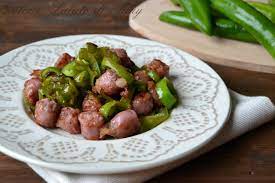 Crema peperoncini piccanti conserva facile con breve bollitura in aceto e vino.un condimento semplice che conferirà gusto e brio alle vostre ricette più hot. Slasiccia E Peperoncini Verdi Piccanti Dolce E Salato Di Miky