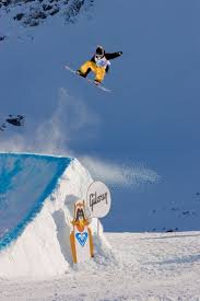 The torah bright is an all mountain freeride board for intermediate to advanced riders. Torah Bright Konigin Des Freestyle Snowboardens Wintersport Faz