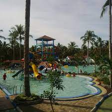 Banyak hal menarik yang kami lakukan disini seperti games yang dipandu oleh instruktur bagi tim yang. Waterboom Wahana Surya Bengkulu Milda Ini