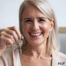 Laura Rash's Instagram, Twitter & Facebook