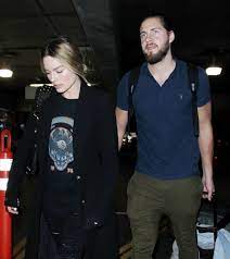 Read our guide to tom ackerley, the husband of margot robbie. Who Is Tom Ackerley Everything You Need To Know About Margot Robbie S Husband Grazia
