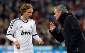 The spurs manager wants to bring real madrid midfielder luka modric back to tottenham hotspur, according to reports in spain. Mourinho Calls Modric In Bid To Seal Spurs Return From Madrid