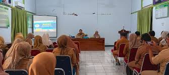 RRI.co.id - Optimalkan Kinerja Diskominfo Baubau Rapat Bersama Admin  SPAN-LAPOR