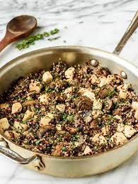 Chicken, mushroom & quinoa risotto. Skillet Mushroom Chicken And Quinoa 30 Minutes Wellplated Com