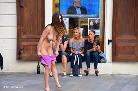 Stella Cox Nude In Public NIP Activity - Curvy Erotic