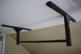 The lower bar is canted at different angles to allow for multiple pull up variations and the bar is also padded with foam. Pull Up Bar Ceiling Or Wall Mounted Chin Up Bar