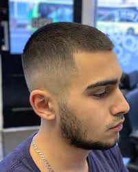 Haircut Men Panosundaki Pin