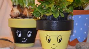 Notre gamme de décorations apporte la touche finale à vos pièces : Comment Decorer Des Pots De Fleurs Printaniers Diy Tutoriel Loisirs Creatifs Youtube