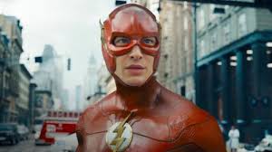 The Flash (2023) -leffassa Barry Allen myöntää olevansa 28-vuotias neitsyt.  Tää