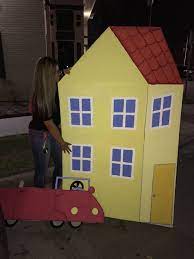 Diy Peppa Pigs House And Family Car Great For Decor And Photo Prop My Mia Is Going To Love Th Peppa Pig Birthday Party Pig Birthday Party Peppa Pig Birthday