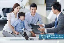 年轻家庭在4s店购买汽车 原创广告素材图片 蓝牛仔