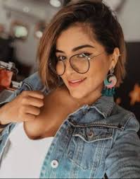 Mujer de palabra: Presentadora colombiana e hincha del Deportivo Cali se  quita todo por apuesta