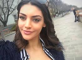 Elmondta, hogy a babának még nincs itt az ideje, és ennek sok oka van. Hoppa Terence Hillel Fotozkodott Kulcsar Edina Es Csuti Propeller