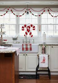 If so, bend the ends over the hooks to better secure the garland in place. 75 Cozy Christmas Kitchen Decor Ideas Digsdigs