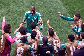 Mexico med drømmestart på hjemmebane – tre røde i VM-åpningen