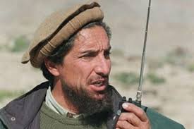 احمد شاه مسعود فرزند دوست محمد خان، در 11 سنبله در سال 1332 در منطقه جنگلک ولایت پنجشیر زاده شد. ØªØ±ÙˆØ±ÛŒØ³Øª Ù‡Ø§ÛŒ Ø§Ù„Ù‚Ø§Ø¹Ø¯Ù‡ Ø§Ø­Ù…Ø¯ Ø´Ø§Ù‡ Ù…Ø³Ø¹ÙˆØ¯ Ø±Ø§ ØªØ±ÙˆØ± Ú©Ø±Ø¯Ù†Ø¯ Ø¹Ú©Ø³