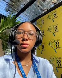 Well well well, parte de septiembre y octubre. Let's do this: 1. I mean  yo…no suelo sonreír mucho en fotos pero hacemos el intento😂 ese día estaba  trabajando desde las 5:00am pero