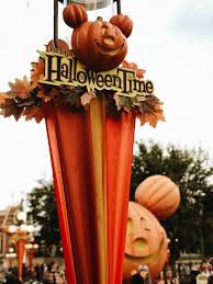 16 Disneyland Halloween Decorations Below Are The Disneyland Halloween Decorations Disneyland Halloween Disney Halloween Decorations Halloween Decorations
