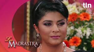 Tras conocer a María, Gerardo queda fascinado con su belleza y le invita a  una cena en la casa de la familia San Román. , Solo por #tlnovelas  #LaMadrastra, REMASTERIZACIÓN PLUS, de lunes a viernes. ...