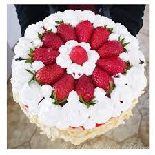 Torta con fragole e crema chantilly. Torta Con Gelatina Di Fragole E Crema Chantilly Le Ricette Di Anna E Flavia