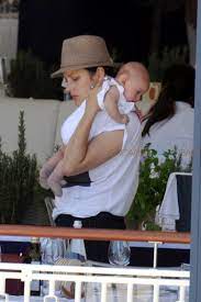 Lundi 10 mai, sur instagram, marion cotillard a surpris ses abonnés en partageant une adorable photo d'elle en train d'arrêter l'un de ses bébés. Marion Cotillard And Daughter Louise Canet At Jumping At The Saint Tropez Athina Onassis Horse Show Growing Your Baby