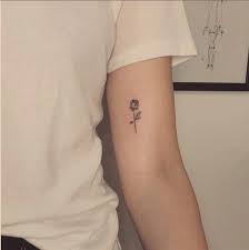 Flower Tattoo Idea Tattoo Oberarm Frau Klein Tattoo Arm Frau Klein Rosen Tattoo Frau