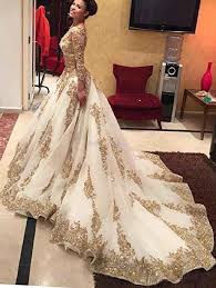 Gold ist die neue trendfarbe für 2020 und sie ist in den fokus auffälliger brautmoden gerückt. Nuojia Hinreissend Hochzeitskleider Lang Armel Mit Gold Spitze Brautkleider Ballkleider 2018 Hochzeitskleid Hochzeitskle Abendkleid Schone Kleider Ballkleid