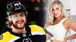 Nesn's meredith gorman shares the news. Hokejista David Pastrnak Slavi 25 Krasna Rebecca Mu Jako Darek Nadeli Syna Extra Cz