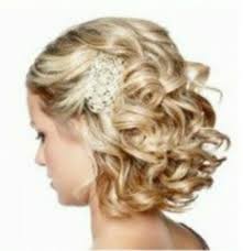 Voici quelques idees pour coiffer vos cheveux du carre court au carre long en passant par la coupe boyish et les cheveux attaches pour les plus longs dentre vous la redac fait le tour des coiffures. Coupe Au Carre Coiffure Mariage Coiffure Demoiselle D Honneur Coiffure De Bal Coiffure Mariage