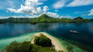 Flores (portuguese for flowers) is an island in nusa tenggara, indonesia. Flores Indonesia Sacred Sites Stunning Natural Bounty And Dragons Too