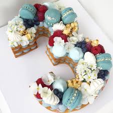 Happy Birthday To A Little Poppet Who Loves Blue Happy Birthday To A Little Poppet Who Loves B In 2020 Hubsche Kuchen Kindergeburtstag Feiern Ideen Kuchen Einschulung