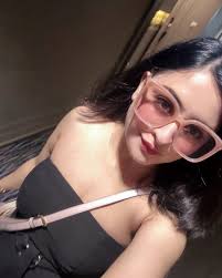 Hello lovely people! My husband and I are a newly married couple in our  late 20s, both working in IT, and we love traveling and exploring new  places. We're also very connected