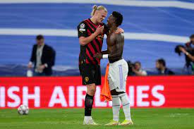 Champions: El 'debut' de Haaland en el Bernabéu: la cabeza del "loco" Rüdiger, las risas con Vinicius y el lío del padre en el palco | Champions League 2022 - 2023